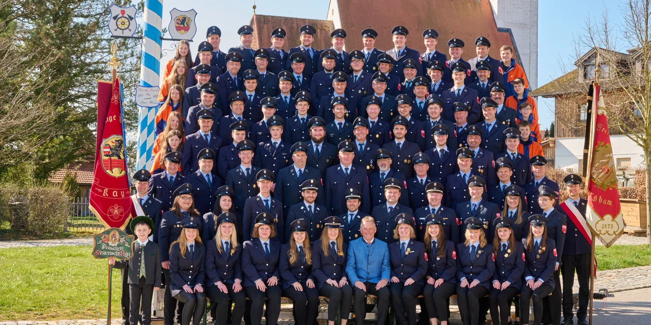 Gruppenfoto 150 Jahre Uniform